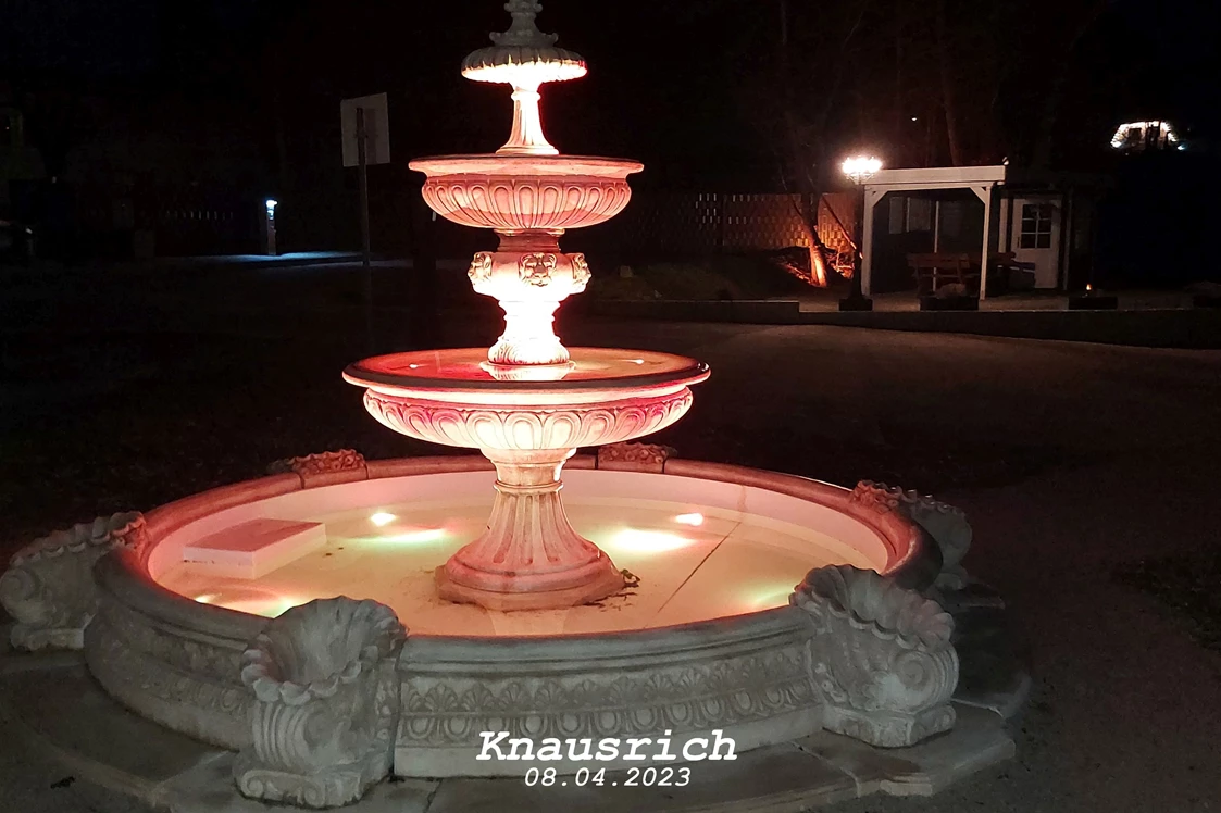 Wohnmobilstellplatz: Ein sehr nettes Highlight, der Springbrunnen - WohnmobilPark Grünberg