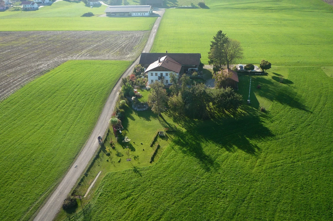 Wohnmobilstellplatz: Idyllischer Alleinlagehof und Gartenparadies "Schwanzerhof"