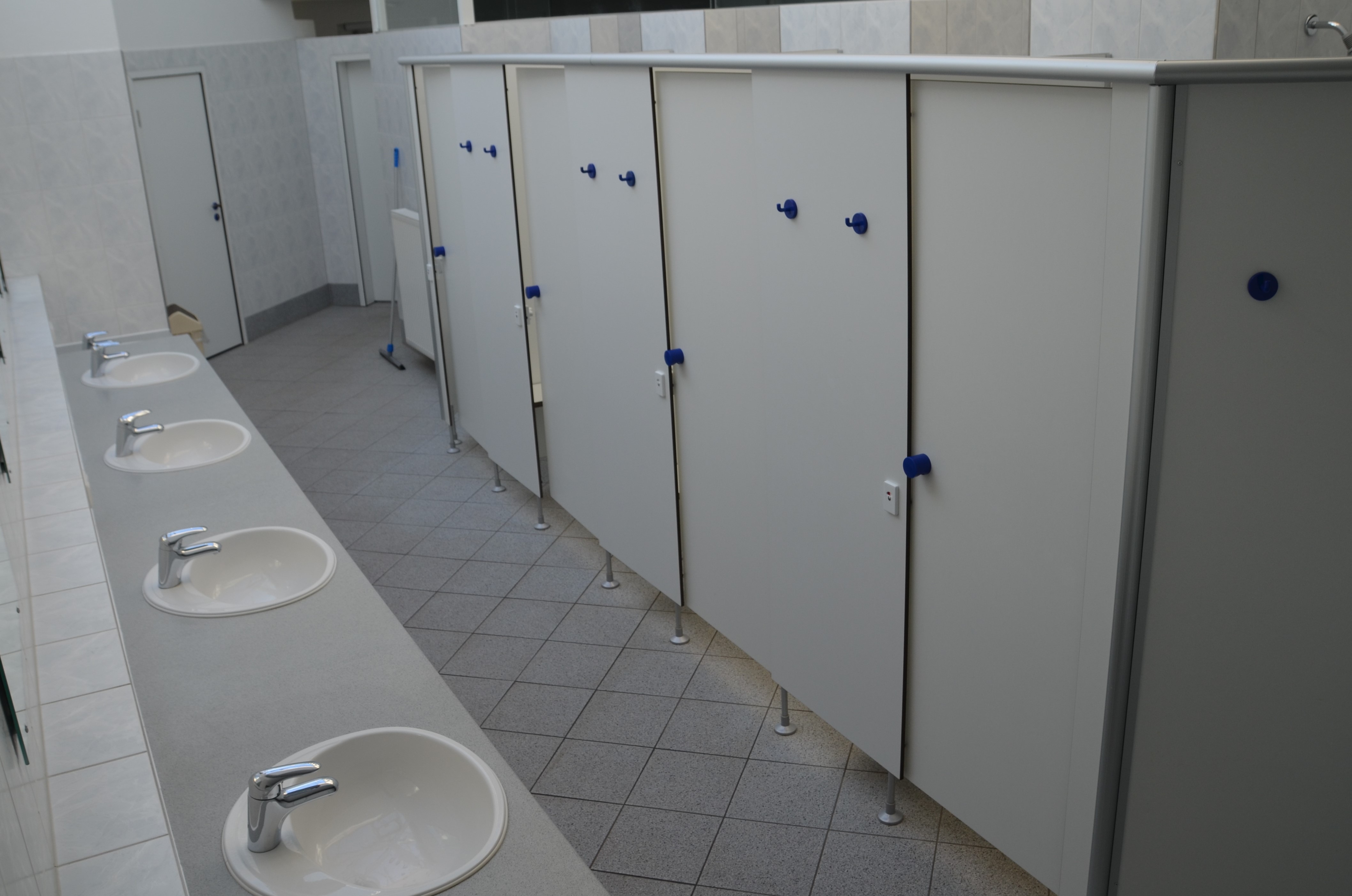 Wohnmobilstellplatz: Sanitärhaus - Freizeitwelt Güster