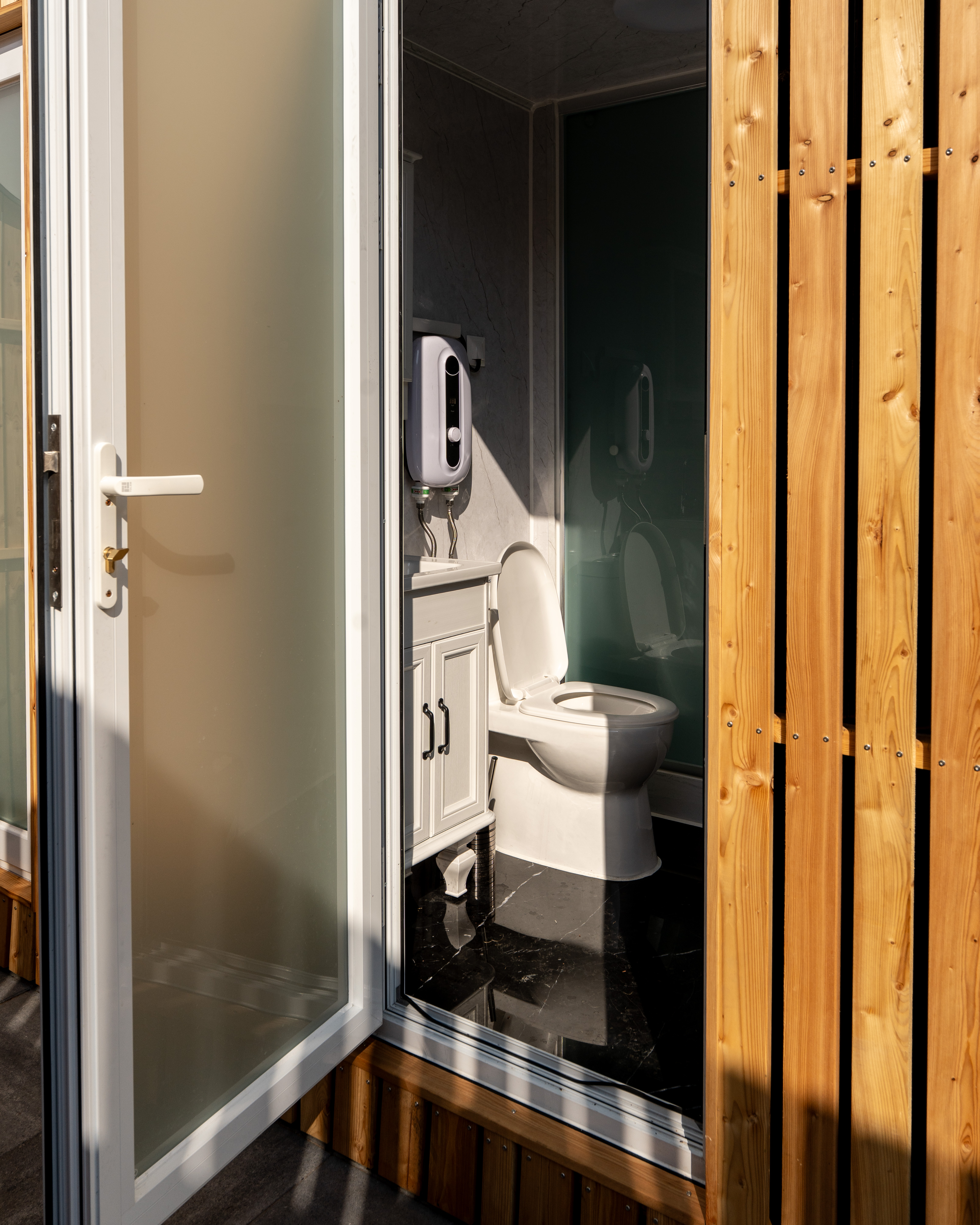 Wohnmobilstellplatz: Es stehen ausreichend moderne und gepflegte Sanitäranlagen für die Gäste zur Verfügung.  - Schitterhof CAMPING WEISS am RedBull Ring - Infrastruktur