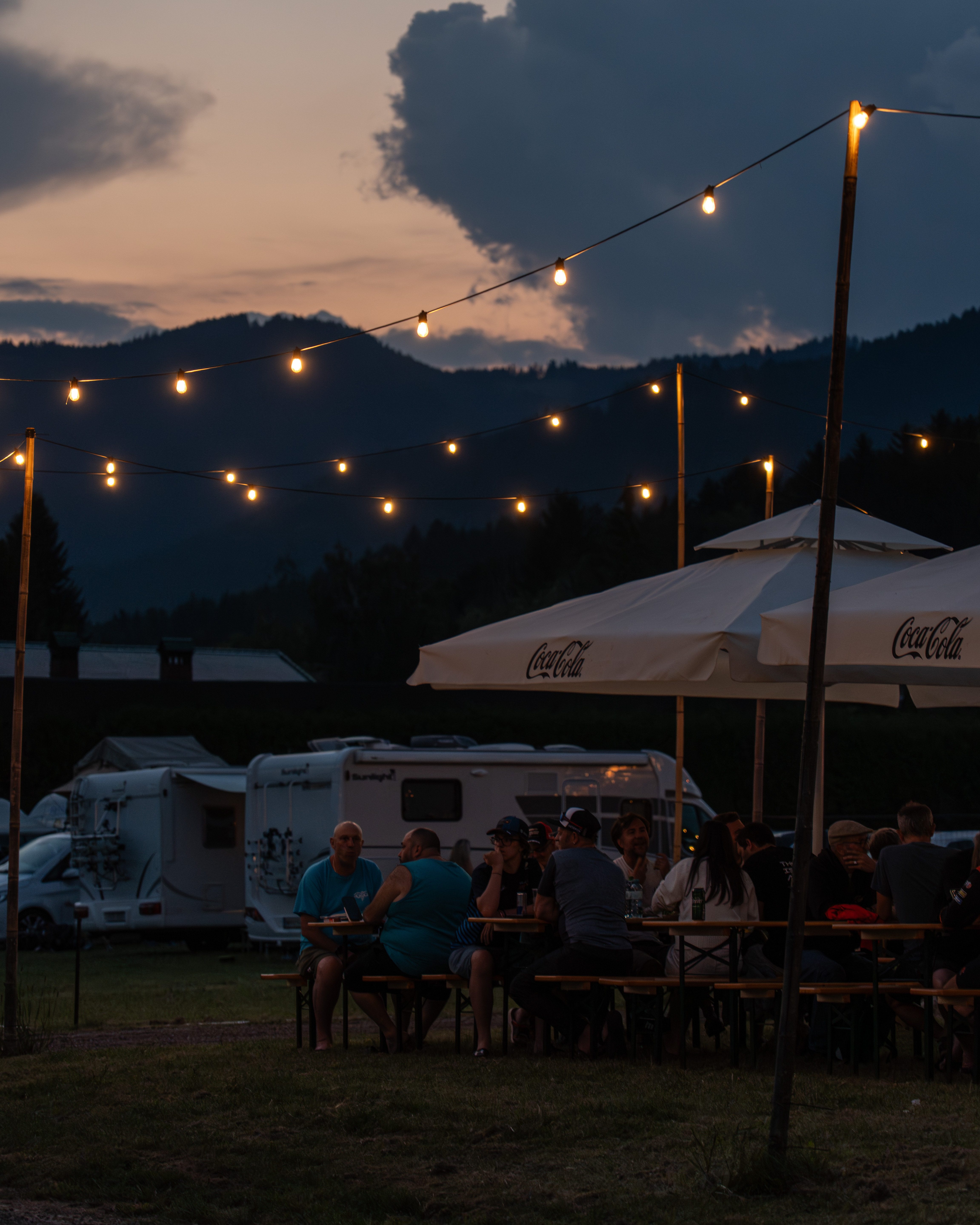Wohnmobilstellplatz: Abendstimmung im Gastrobereich - Schitterhof CAMPING WEISS am RedBull Ring