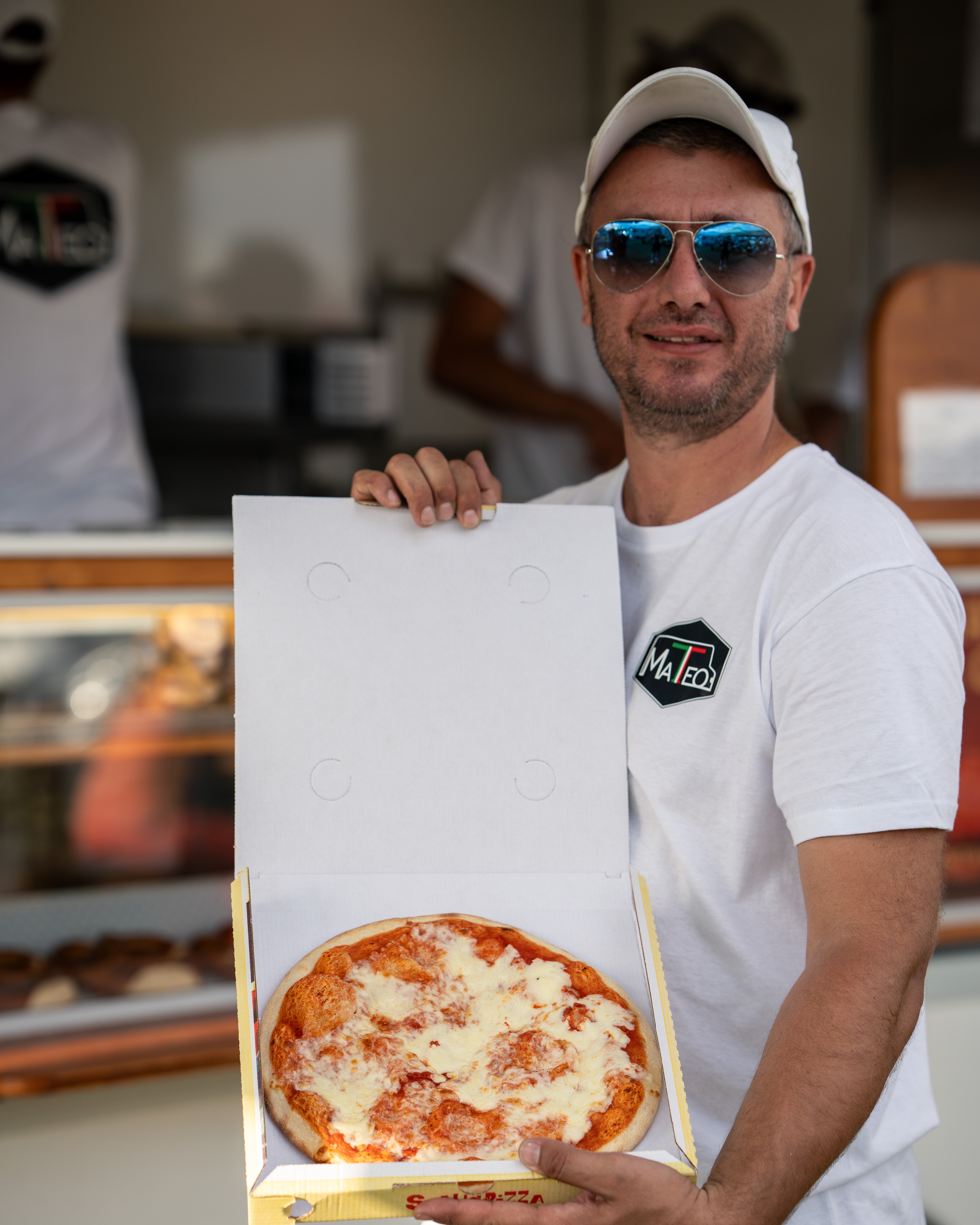Wohnmobilstellplatz: MATTEO mit frischer knuspriger Pizza.  - Schitterhof CAMPING WEISS am RedBull Ring
