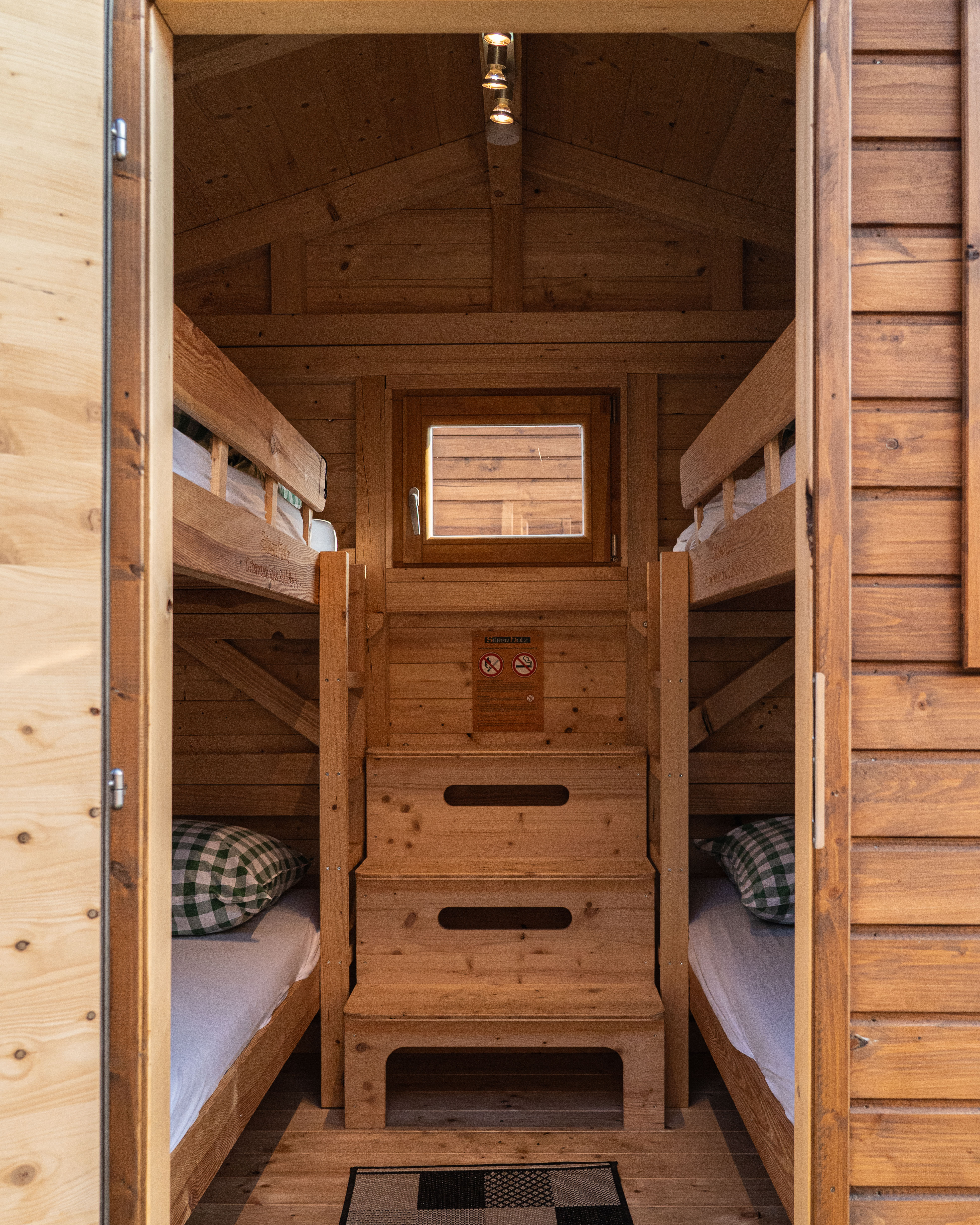 Wohnmobilstellplatz: Klein aber fein. Das CHALET für bis zu 4 Personen.  - Schitterhof CAMPING WEISS am RedBull Ring