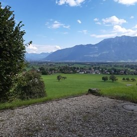 Wohnmobilstellplatz: Stellplatz mit Aussicht nach Liechtenstein und Österreich - Hohenrain Grabs