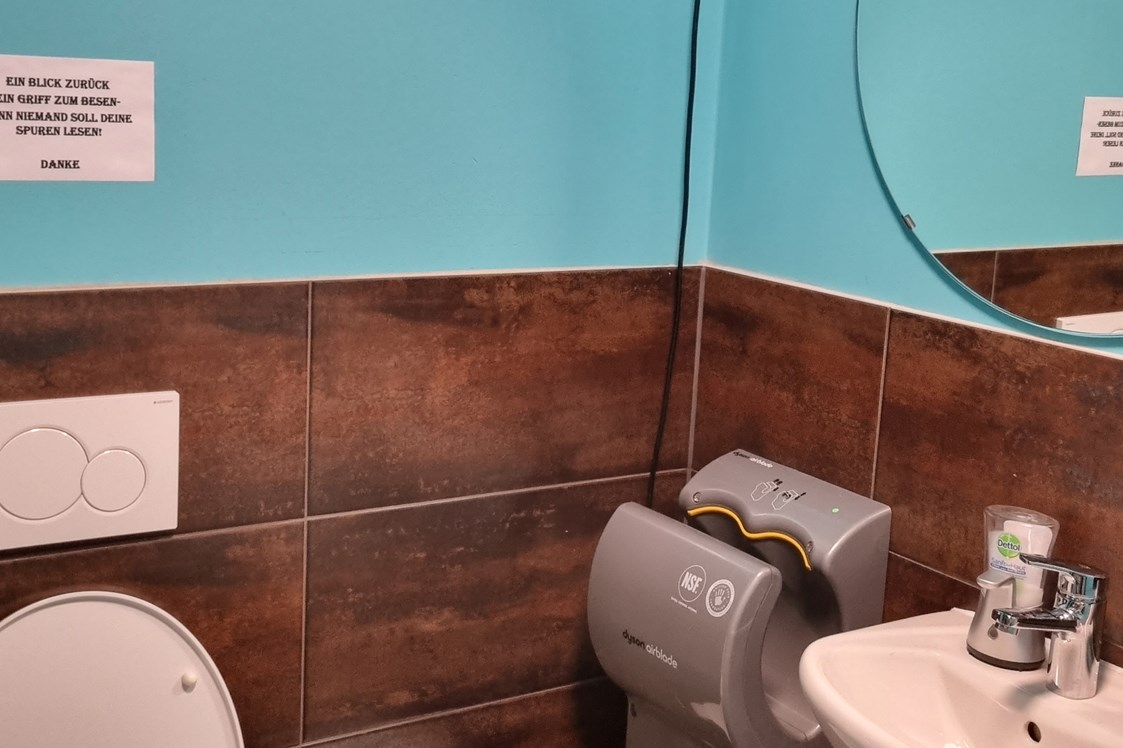Wohnmobilstellplatz: Toilette 
Waschmaschine Tumbler gegen Bezahlung per - Rast in Bonsay