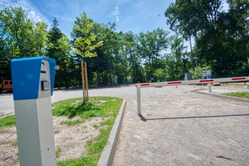 Wohnmobilstellplatz: Schrankenanlage  - Parkplatz am Waldbad