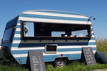 Wohnmobilstellplatz: Am Sonntag bei schönem Wetter gibt es Kaffee und Kuchen - Frohburg