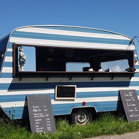 Wohnmobilstellplatz: Am Sonntag bei schönem Wetter gibt es Kaffee und Kuchen - Frohburg