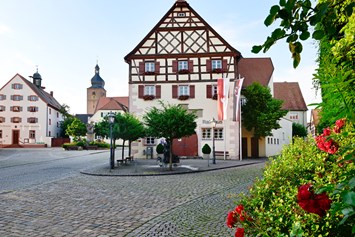 Wohnmobilstellplatz: Merkendorf Freizeitzentrum Weißbachmühle mit Kiosk und Naturfreibad