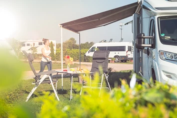 Wohnmobilstellplatz: Stadtnah und trotzdem in der Natur - CaravaningPark Dresden - Ihr Wohnmobilstellplatz schaffer-mobil