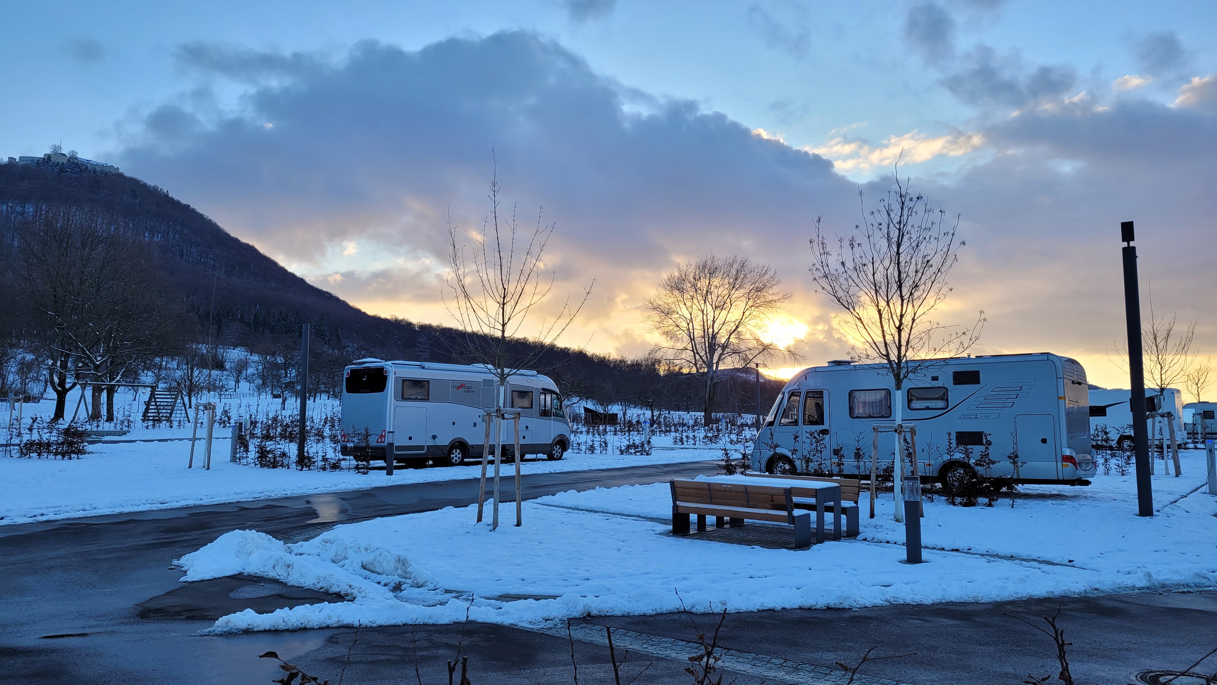 Reisemobilstellplatz: Ganzjährig geöffnet - auch im Winter - Wohnmobilstellplatz der Panorama Therme Beuren - Staanplaatsen