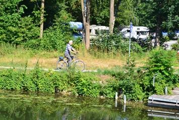 Wohnmobilstellplatz: Wohnmobilstellplatz an der AmperOase