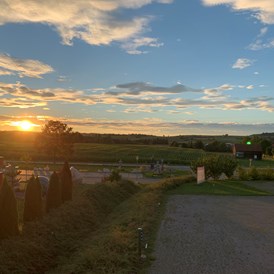 Wohnmobilstellplatz: Traumhafte Sonnenuntergänge am Stellplatz .... - Reisemobilpark Turm und Kristalle