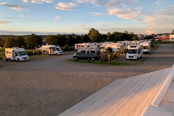 Wohnmobilstellplatz: Ausreichend Platz und Privatsphäre für jeden Camper.... - Reisemobilpark Turm und Kristalle