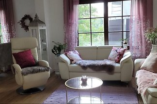 Wohnmobilstellplatz: Wohnbereich Ferienhaus 106 qm - Himmelstor