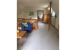 Wohnmobilstellplatz: Wohnbereich Ferienhaus 88 qm - Himmelstor