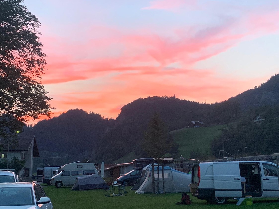 Wohnmobilstellplatz: Abendstimmung  -  Camping Grimselblick