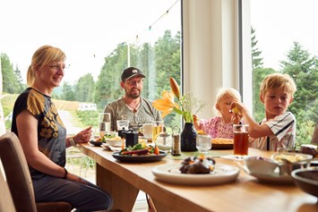 Wohnmobilstellplatz: Gemütlichkeit und Geschmack wird im Restaurant zum Sepp zur perfekten Einheit - Camping Resort Bayerwald