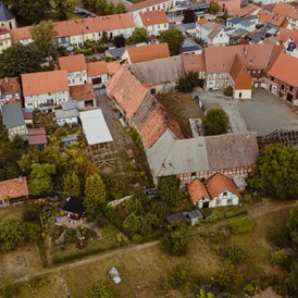 Wohnmobilstellplatz: Das Gut Ziegenberg umfasst ca. 1,5 Hektar Fläche. - Heimathof Gut Ziegenberg