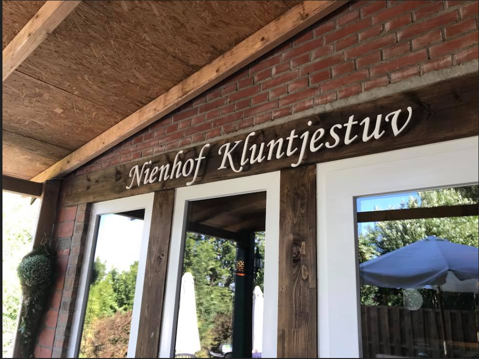 Reisemobilstellplatz - Radweg - Nordsee - Unser Hofcafe, Frühstück von 8-10 Uhr, Landhausküche von 11-16.30 Uhr,auf Vorbestellung auch bis 18 Uhr möglich. - Nienhof Kluntjestuv