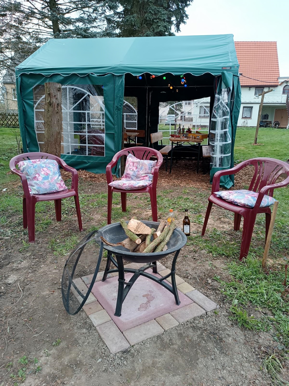 Reisemobilstellplatz - Duschen - Röhrsdorf - Gemeinschaftszelt, Gemütliches Beisammensein bei Grill und/oder Feuerschale - Campingplatz Geringswalde Stell- u. Zeltplatzvermietung Andreas Wilhelm