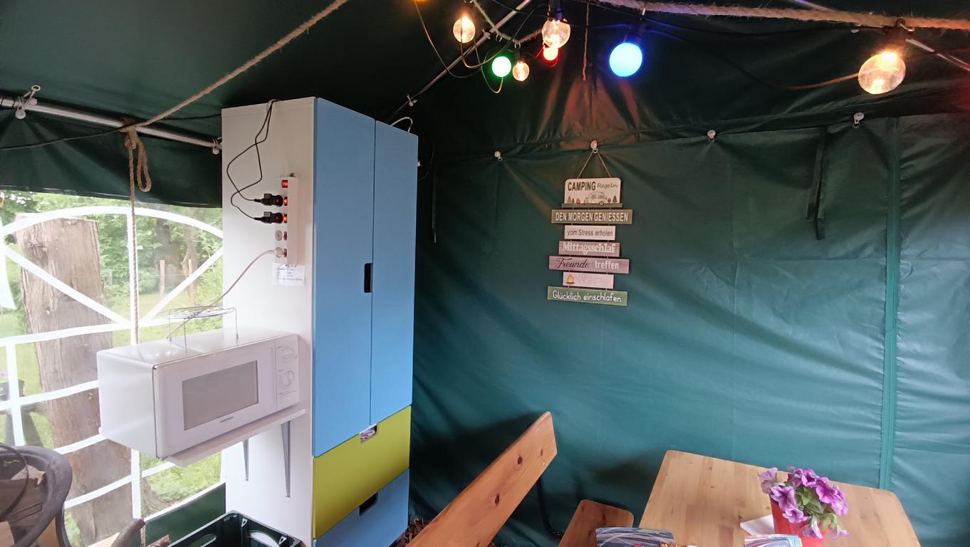 Wohnmobilstellplatz: Gemeinschaftszelt, mit Selbstversorgerstation und Mikrowelle - Campingplatz Geringswalde Stell- u. Zeltplatzvermietung Andreas Wilhelm