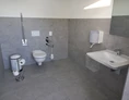Wohnmobilstellplatz: Behindertengerechtes WC - Stellplatz B49