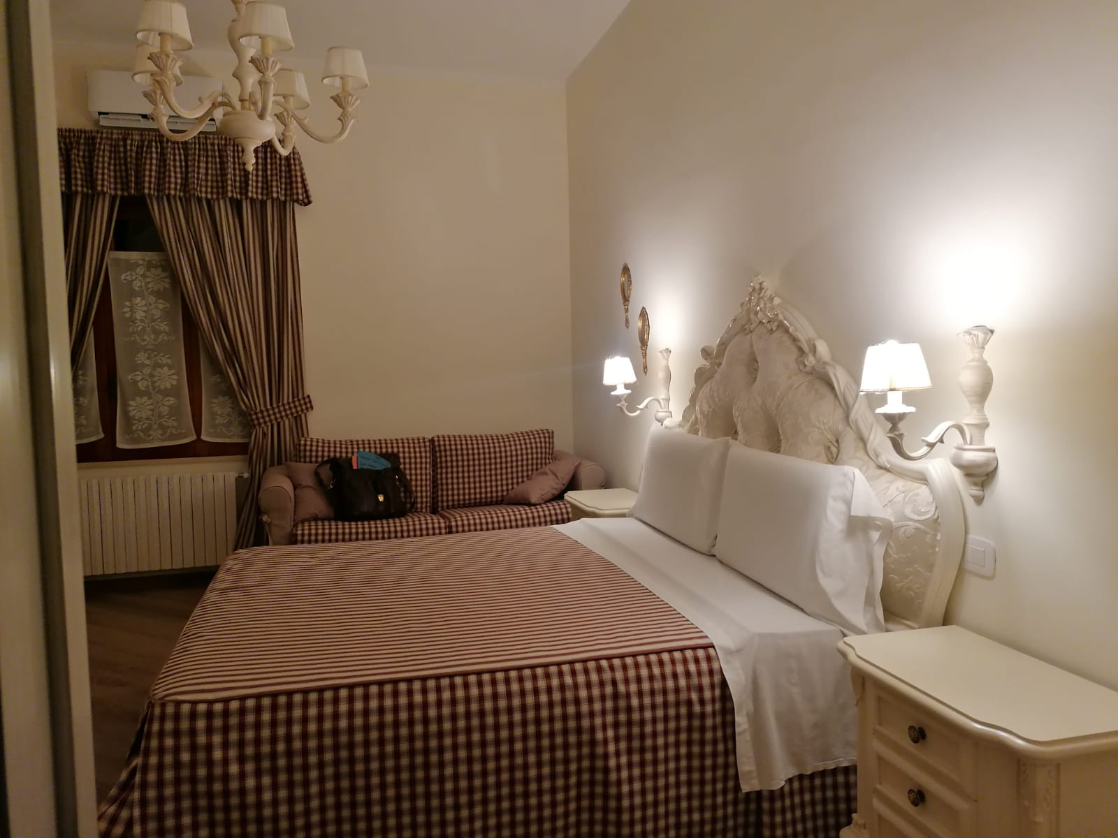 Wohnmobilstellplatz: Camere Superior Tel. +39 0831 330683
Contact Whats App  +39 328 8863169 - Salinola Bauernhaus Ostuni