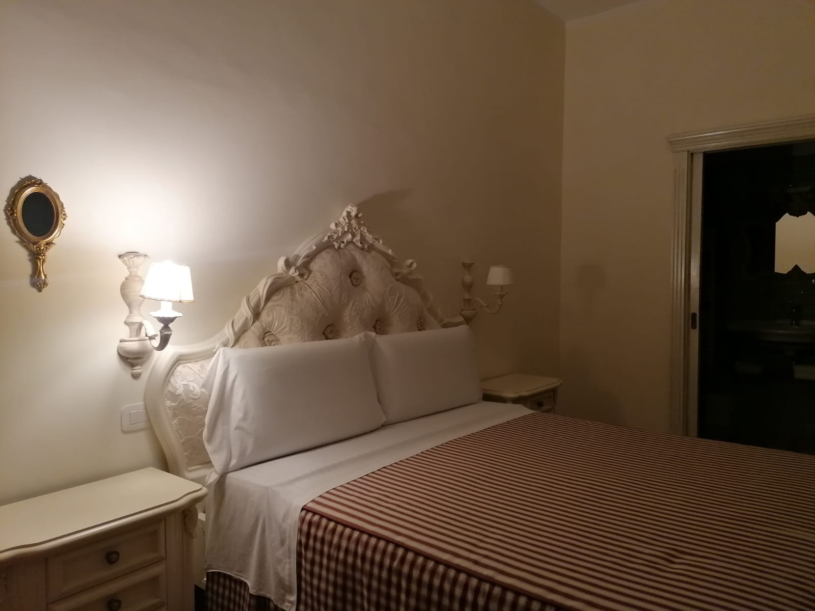 Wohnmobilstellplatz: Camere Superior Tel. +39 0831 330683
Contact Whats App  +39 328 8863169 - Salinola Bauernhaus Ostuni