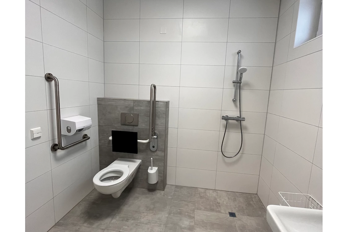 Wohnmobilstellplatz: WC und Dusche behindertengerecht - Camping Bad Schwanberg