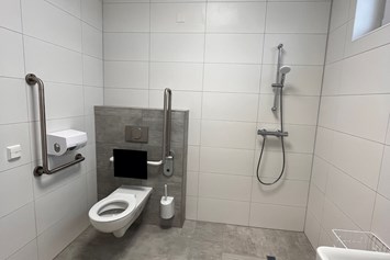 Wohnmobilstellplatz: WC und Dusche behindertengerecht - Camping Bad Schwanberg
