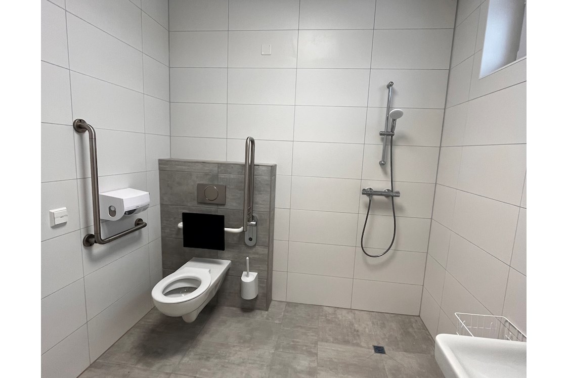 Wohnmobilstellplatz: WC und Dusche behindertengerecht - Camping Bad Schwanberg