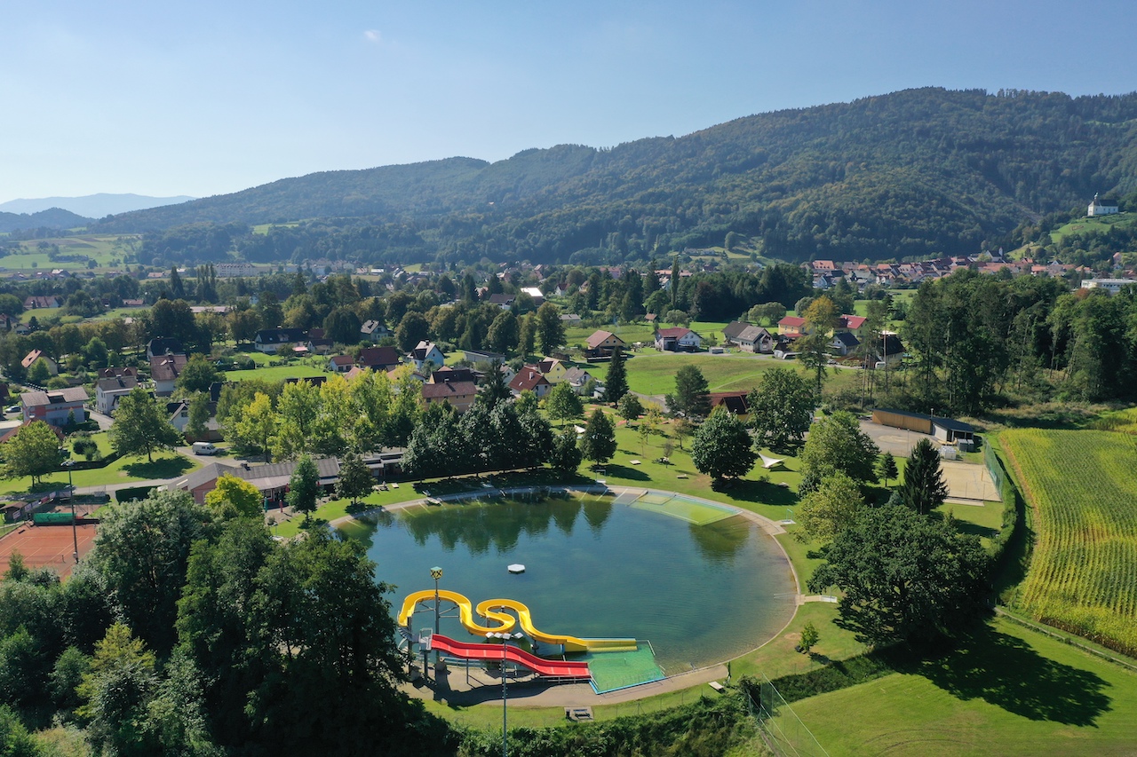 Wohnmobilstellplatz: Freibad gleich neben dem Platz - Camping Bad Schwanberg