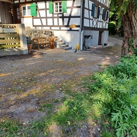 Wohnmobilstellplatz: "Ausruhen am historischen Fachwerkhof " - Zeit im Nord Schwarzwald in den Weinbergen - WC vorhanden