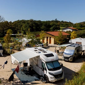 Wohnmobilstellplatz: Piazzole - Agriturismo Agricamping GARDA NATURA