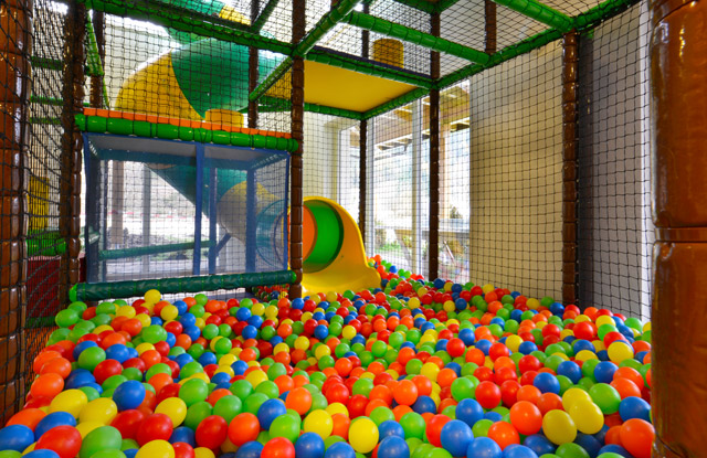 Wohnmobilstellplatz: Stellplatz vor und im Alpen Caravan Park Achensee