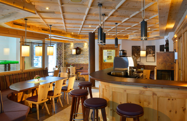 Wohnmobilstellplatz: Stellplatz vor und im Alpen Caravan Park Achensee