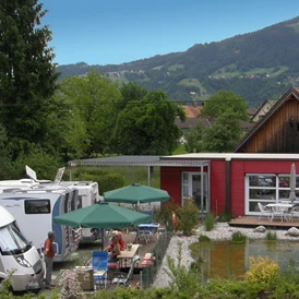 Wohnmobilstellplatz: Zentral, ruhig und sicherer Komfort- MINI-Stellplatz mit allem Drumherum mitten im Grünen samt freundlichem Rundumservice.Für jedes WoMo gibt es Strom, W-LAN, Wasser und Entsorgung und Gastgeber, die WoMos zu Ihrem Hobby gemacht haben.  - MINI -Stellplatz in Dornbirn