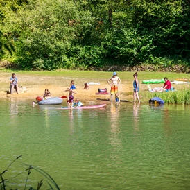 Wohnmobilstellplatz: Für heiße Sommertage steht ein Weiher mit Badestelle zur Verfügung. - Campingplatz Sippelmühle