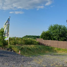 Wohnmobilstellplatz: Stellplatz am umzäunten Garten - Ferienhaus Westerwald & WoMo-Stellplatz