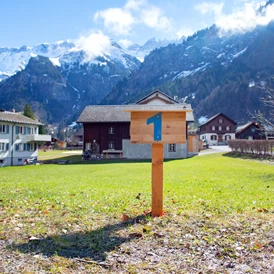 Wohnmobilstellplatz: Wohnmobilstellplatz Hotel Segnes Elm