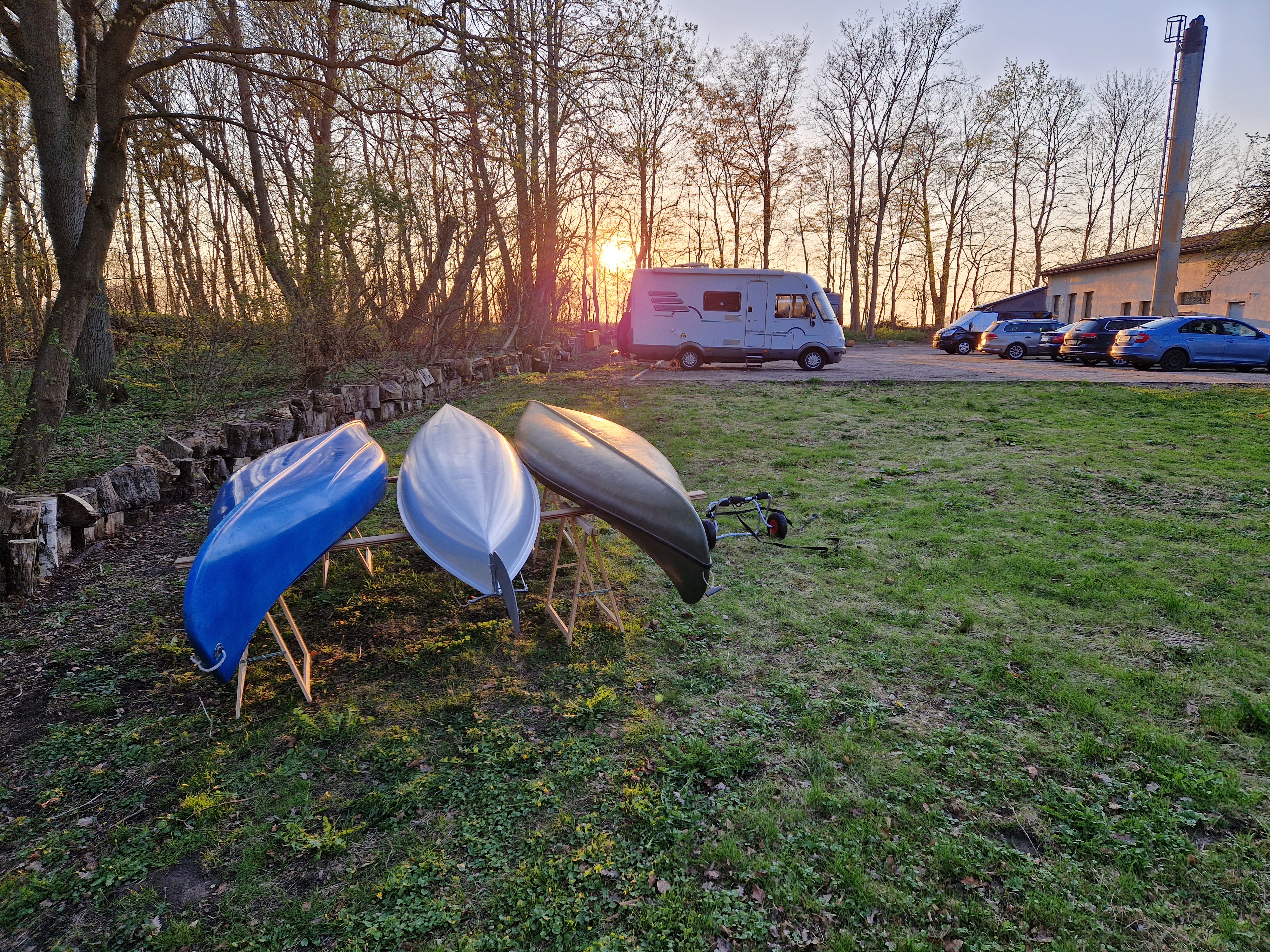 Wohnmobilstellplatz: Wohnmobilstellplatz Wendenhof mit Seezugang und Bushaltestelle
