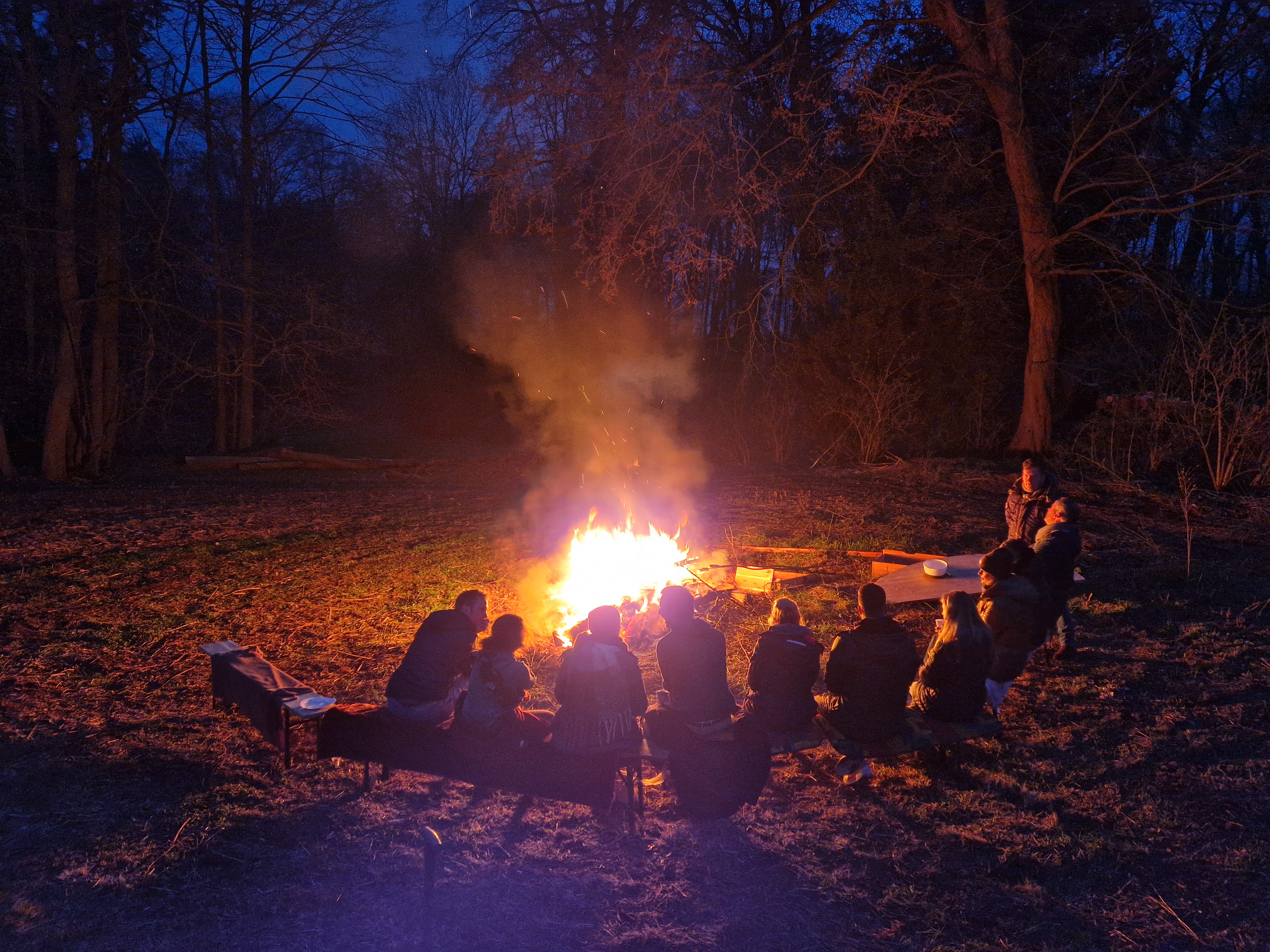 Wohnmobilstellplatz: Lagerfeuer - Wohnmobilstellplatz Wendenhof mit Seezugang und Bushaltestelle