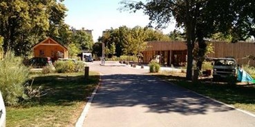 Reisemobilstellplatz - Wohnwagen erlaubt - Elsass  - Gepflegte Anlage - Stellplatz Indigo Strasbourg
