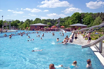 Wohnmobilstellplatz: Hallen- und Freibad in 46414 Rhede - Kirmesplatz