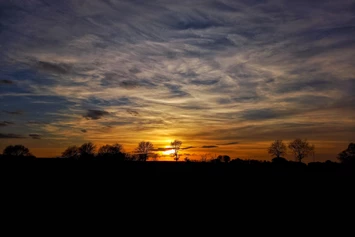 Wohnmobilstellplatz: Sonnenuntergang Rhede Blickrichtung Ortsteil Büngern - Kirmesplatz