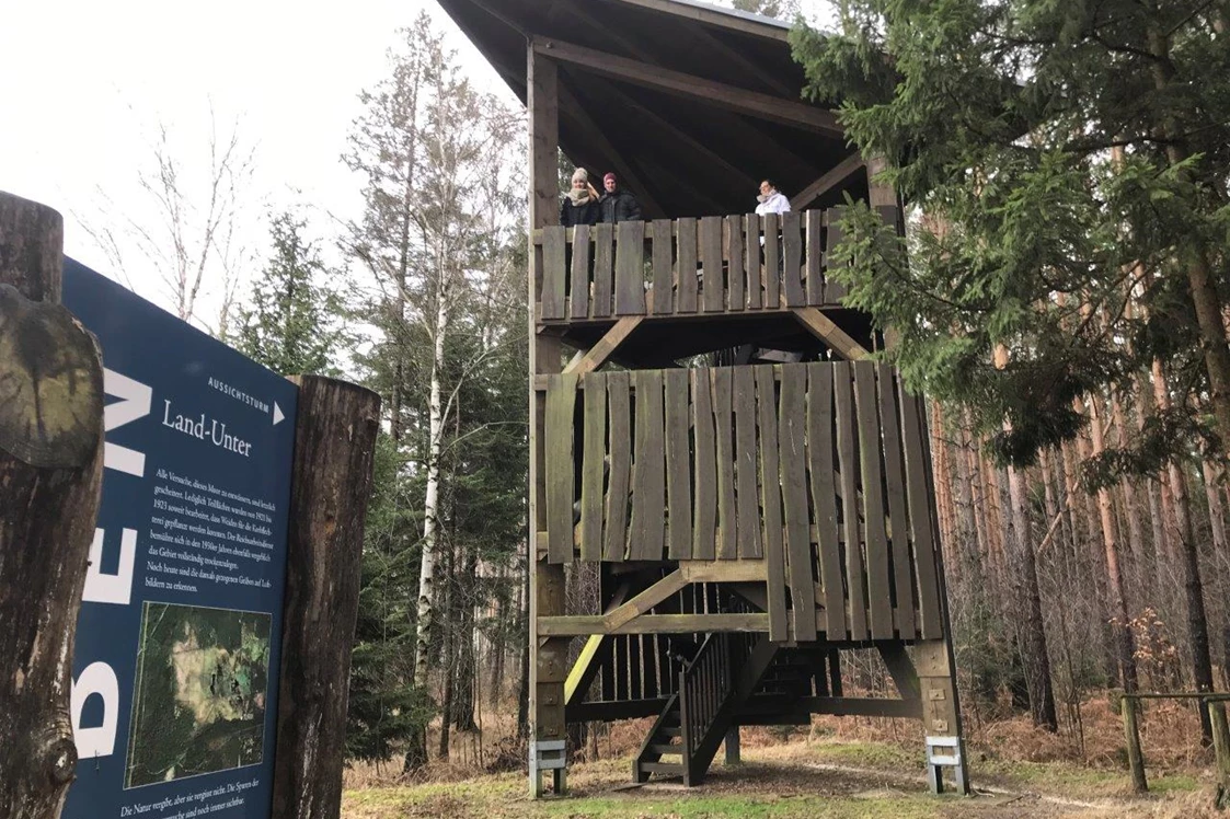 Wohnmobilstellplatz: Der Loben mit blühenden Moorflächen, Schwänen und  Kranichen beeindruckt jeden Besucher. - Obstbaumwiese an der Heide in Elsterwerda