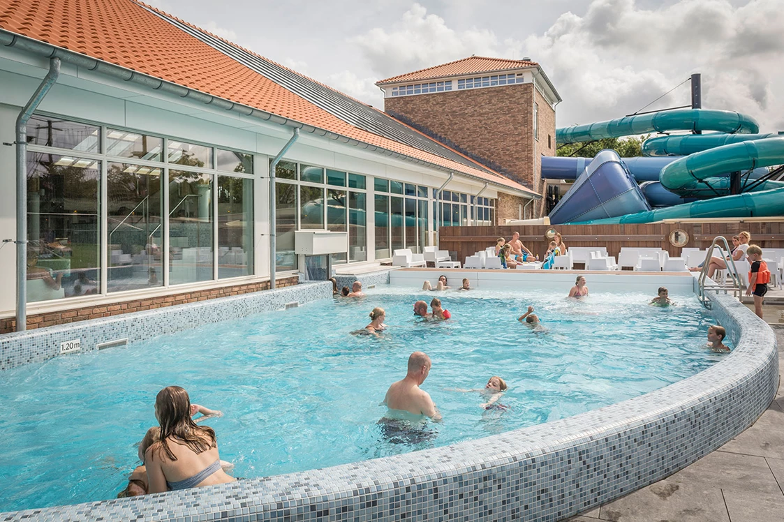 Wohnmobilstellplatz: Freibad im Ferienpark De Krim - Vakantiepark de Krim