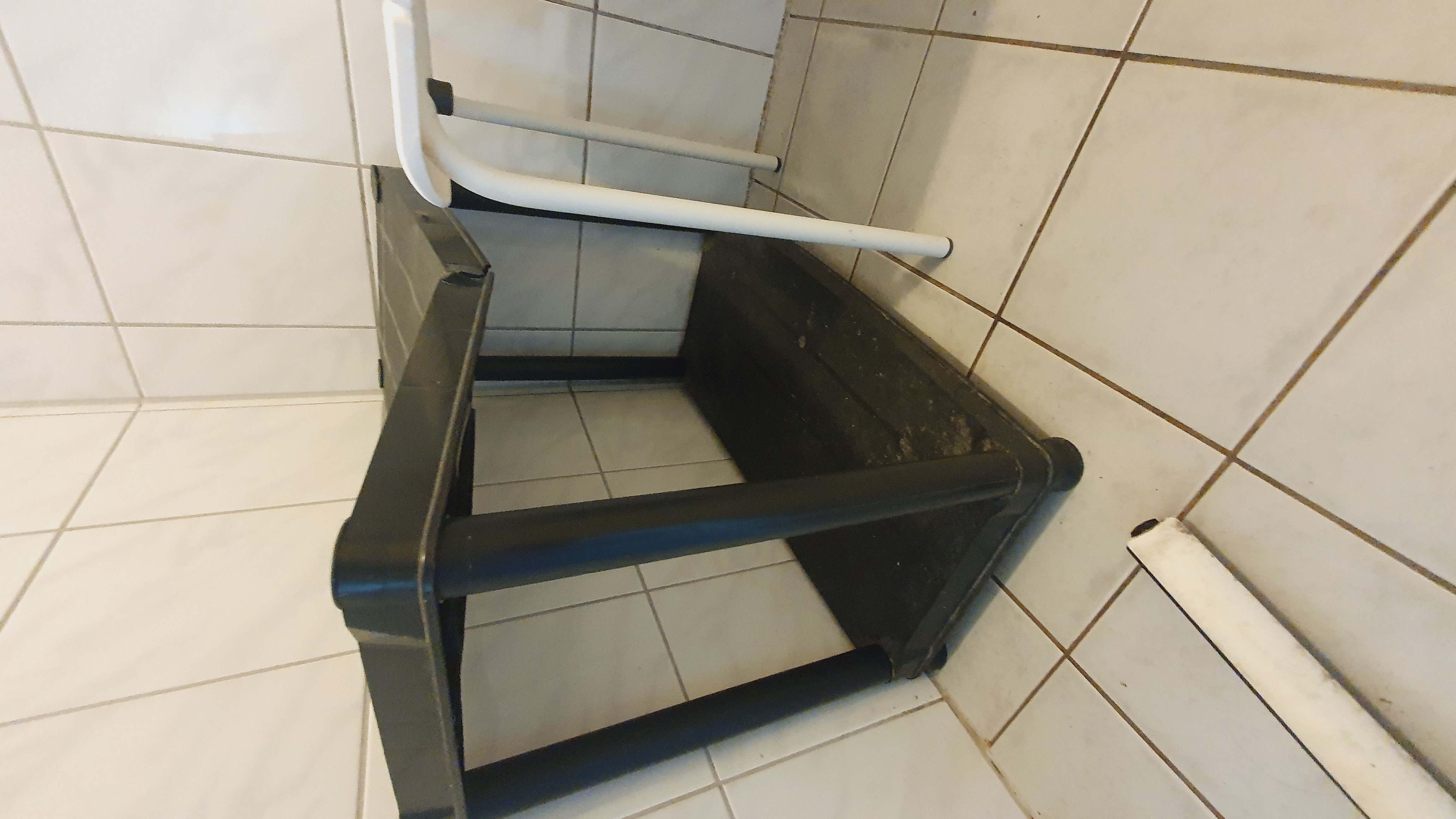 Reisemobilstellplatz: Innenbereich Dusche - taunus mobilcamp