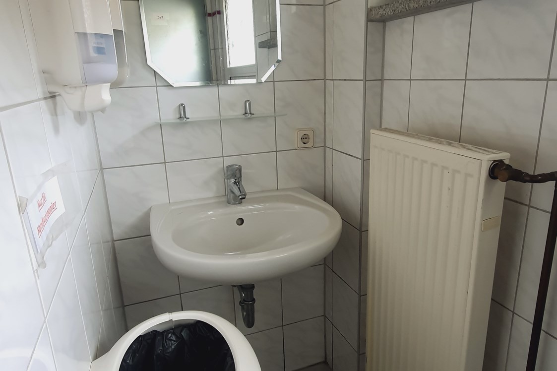 Wohnmobilstellplatz: Innenberich Toilette/Dusche - taunus mobilcamp